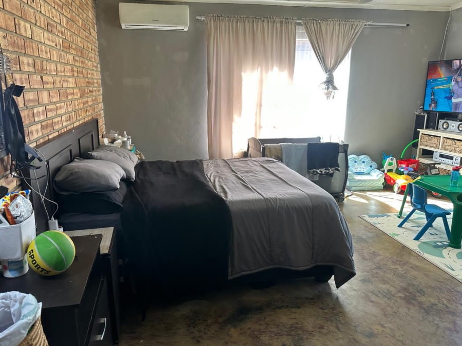 6 Bedroom Property for Sale in Oos Einde North West